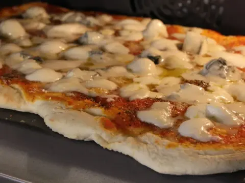 Cómo hacer una pizza de cuatro quesos equilibrada en casa