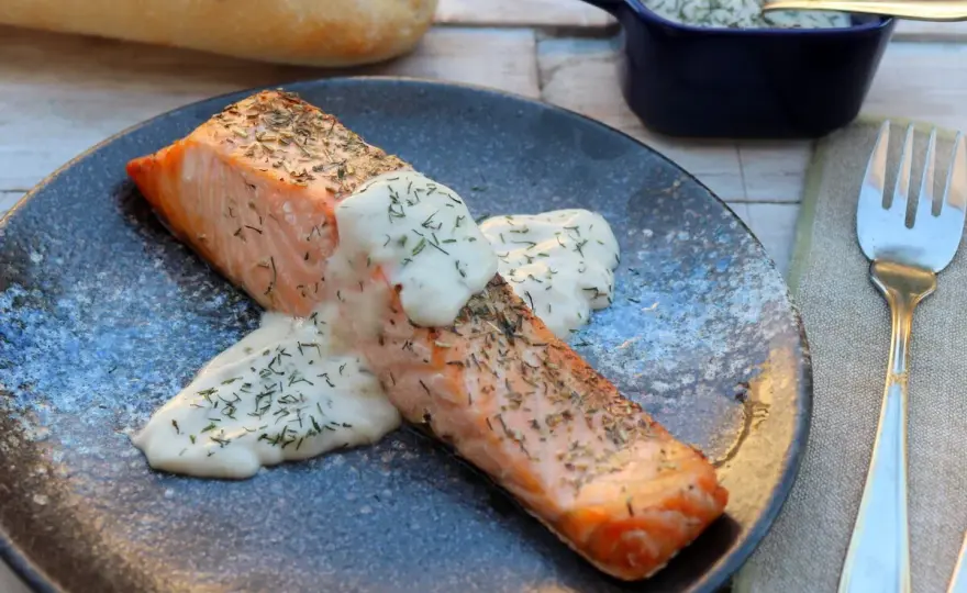 Salmón en airfryer jugoso y dorado en menos de 15 minutos