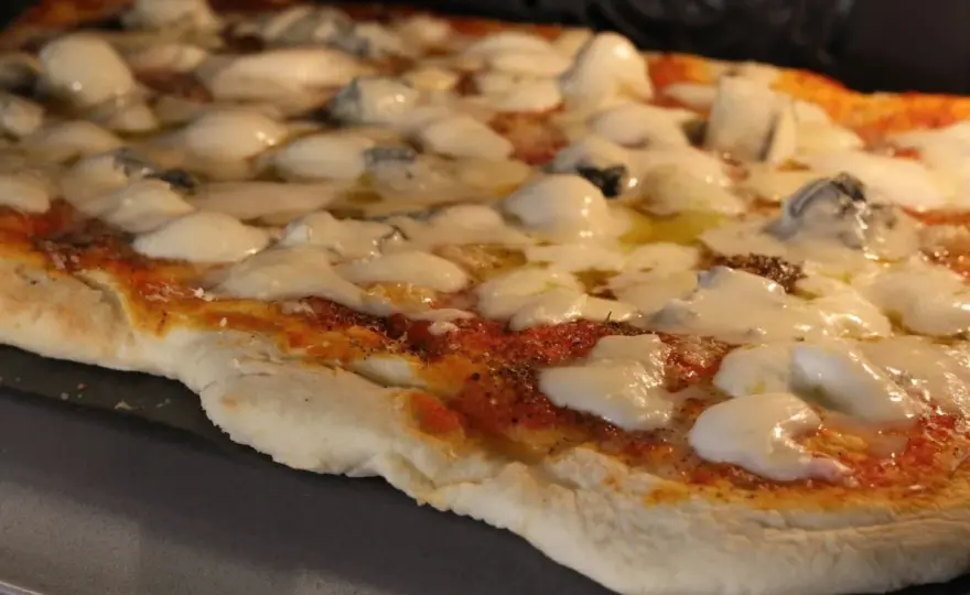 Cómo hacer una pizza de cuatro quesos equilibrada en casa