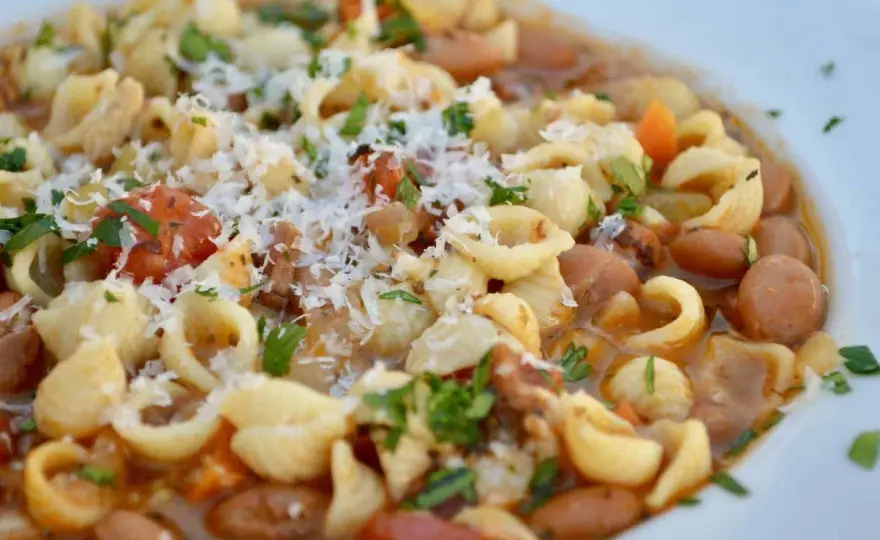 Pasta e fagioli cremosa, la sopa italiana que siempre apetece