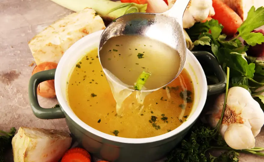 Caldo de verduras casero con más sabor y más usos