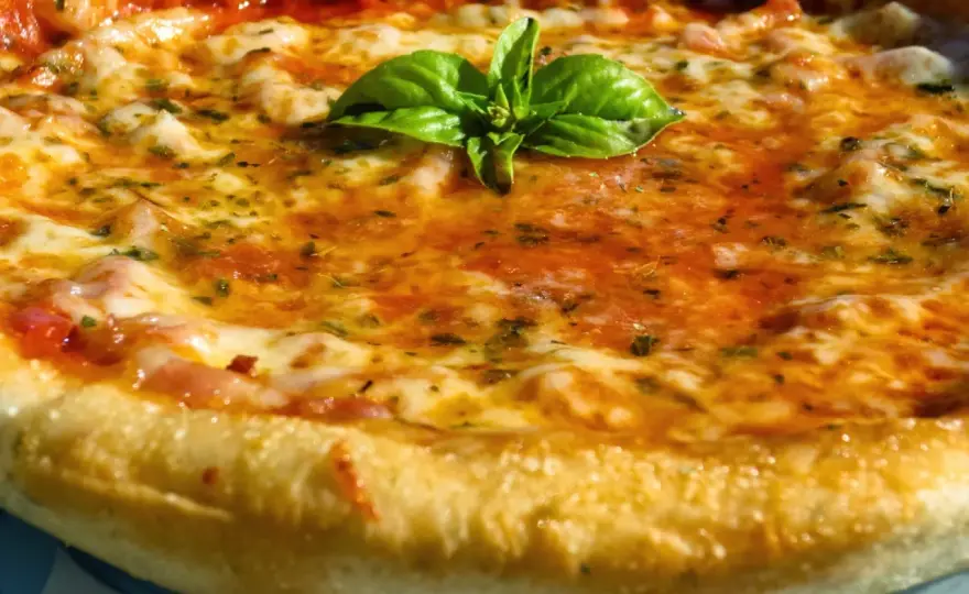 Masa de pizza en Thermomix con borde crujiente